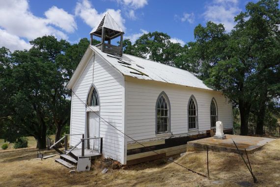 [Picture of St Xavier Catholic Church]